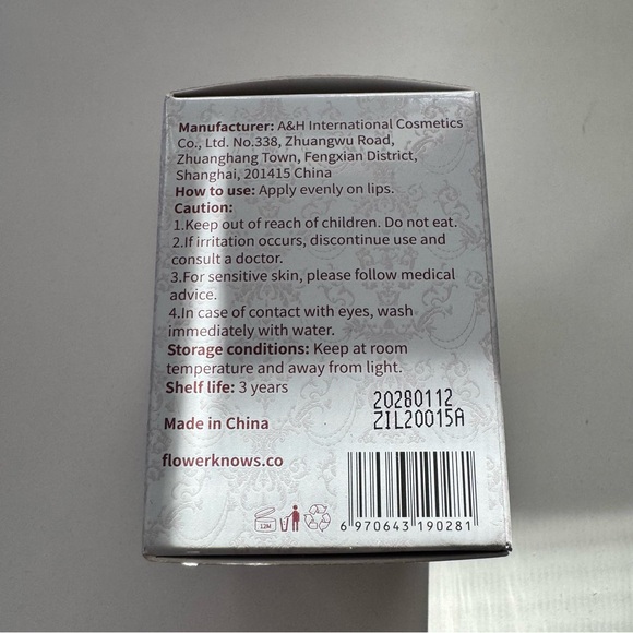 Flower Knows | Strawberry Cupid Collection Cake Lip Cream in V01 Vanitea, NIB - Picture 3 of 7